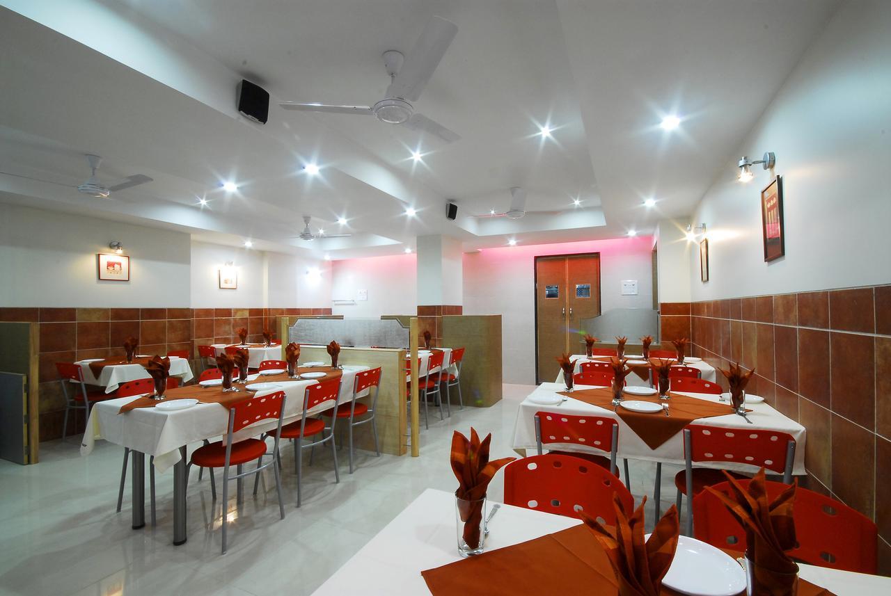 Hotel New Holiday Plaza Нашик Екстер'єр фото