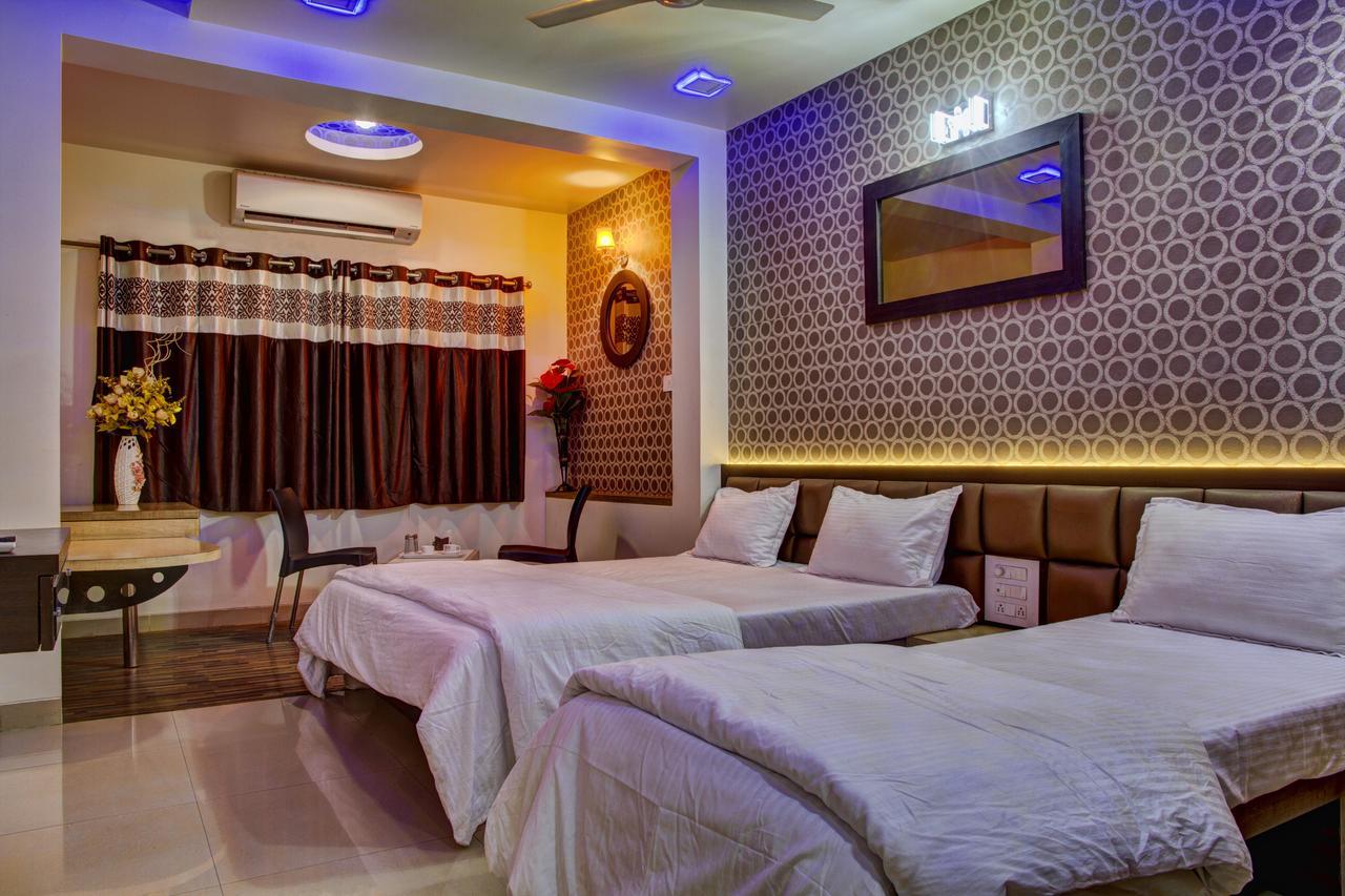 Hotel New Holiday Plaza Нашик Екстер'єр фото