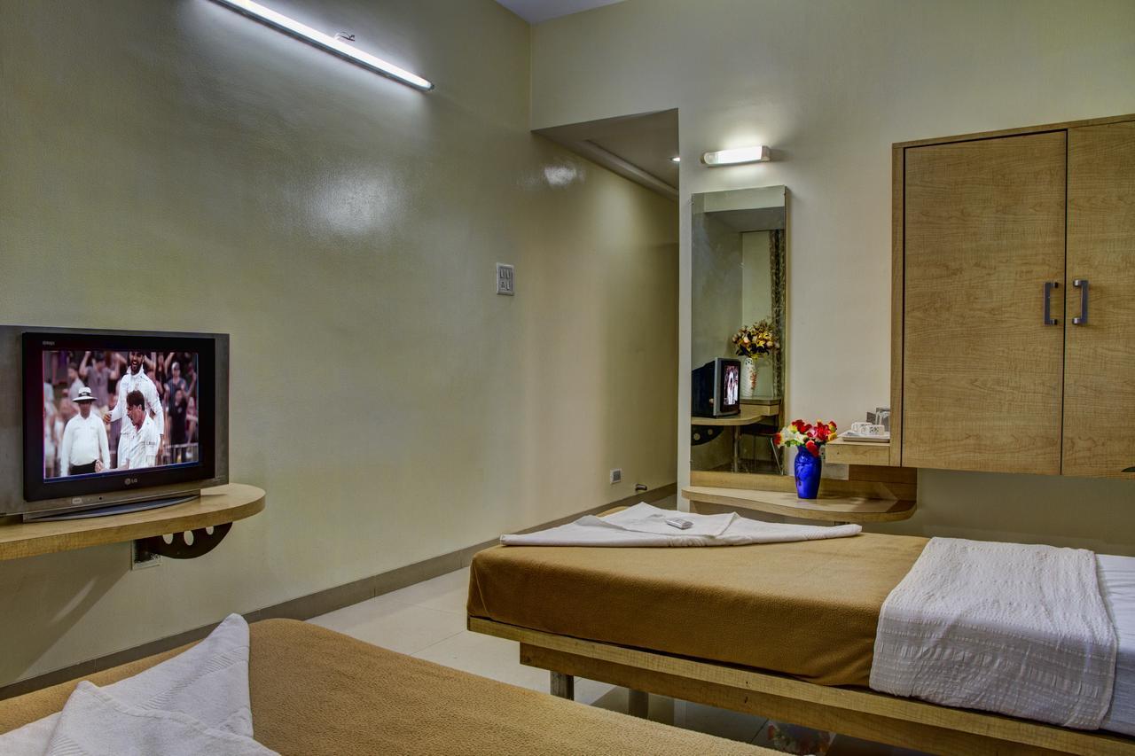 Hotel New Holiday Plaza Нашик Екстер'єр фото