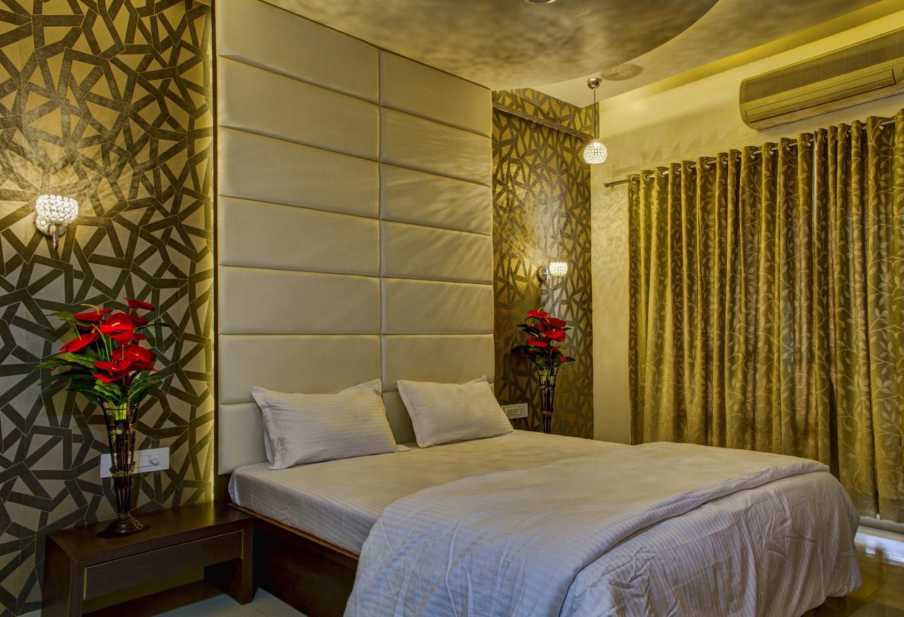 Hotel New Holiday Plaza Нашик Екстер'єр фото